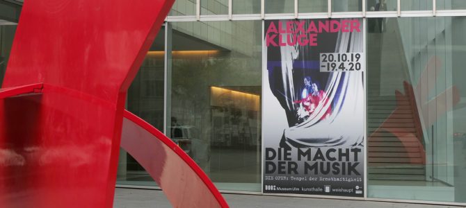 Pressestimmen und Bilder zur Ausstellung „Alexander Kluge – Die Macht der Musik“ Pressestimmen und Bilder zur Ausstellung „Alexander Kluge – Die Macht der Musik“